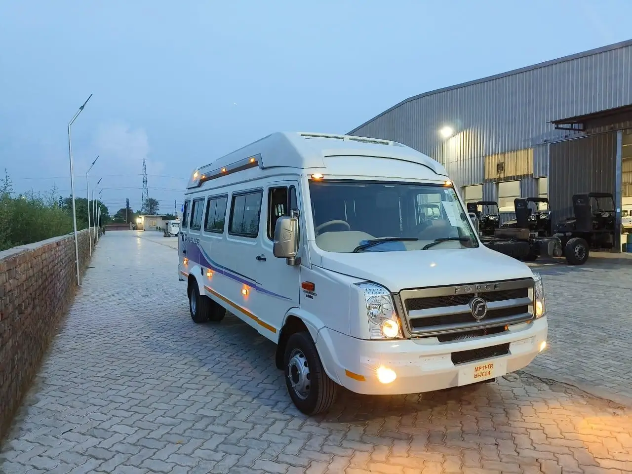 12 Seater Maharaja Tempo Traveller.